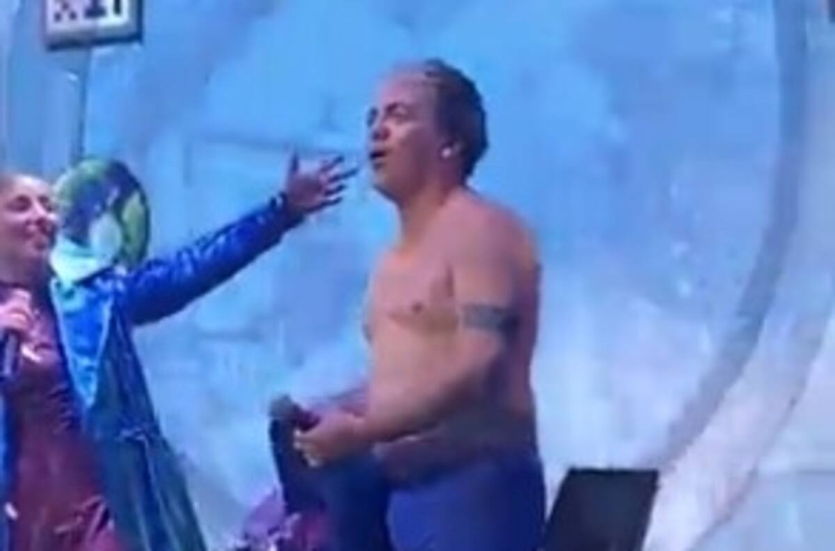 Cristian Castro desafía el buen gusto y queda semidesnudo en pleno concierto