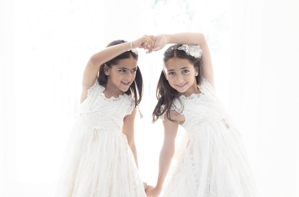 Jacky Bracamontes celebró la primera comunión de sus hijas