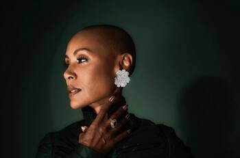 Sale a luz video donde Jada Pinkett Smith se ríe tras bofetada que recibió Chris Rock