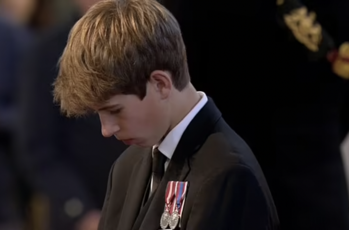 El nieto más joven de la reina Isabel II es comparado con el príncipe William