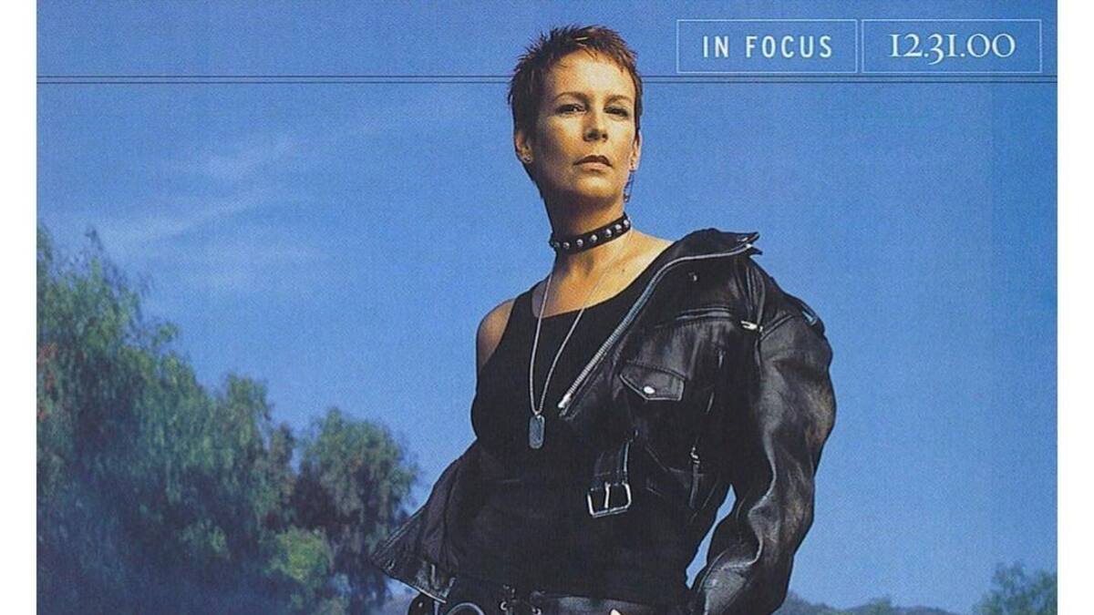 Jamie Lee Curtis impacta a sus 63 años al posar en la bañera para celebrar Halloween