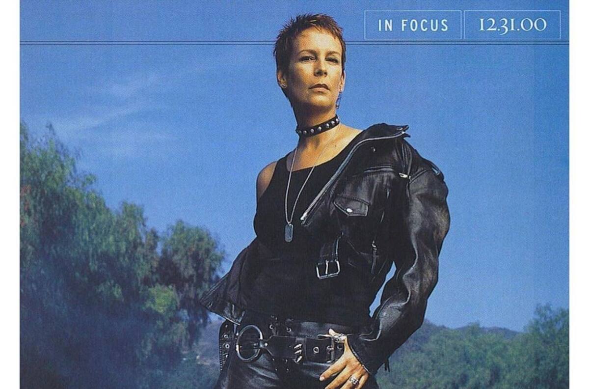 Jamie Lee Curtis impacta a sus 63 años al posar en la bañera para celebrar Halloween