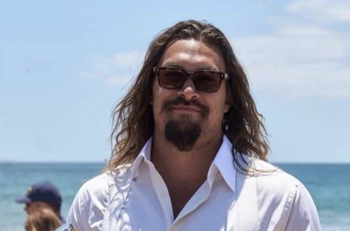 Jason Momoa sufre mientras se realiza un radical cambia de look y pide ayuda a sus fans