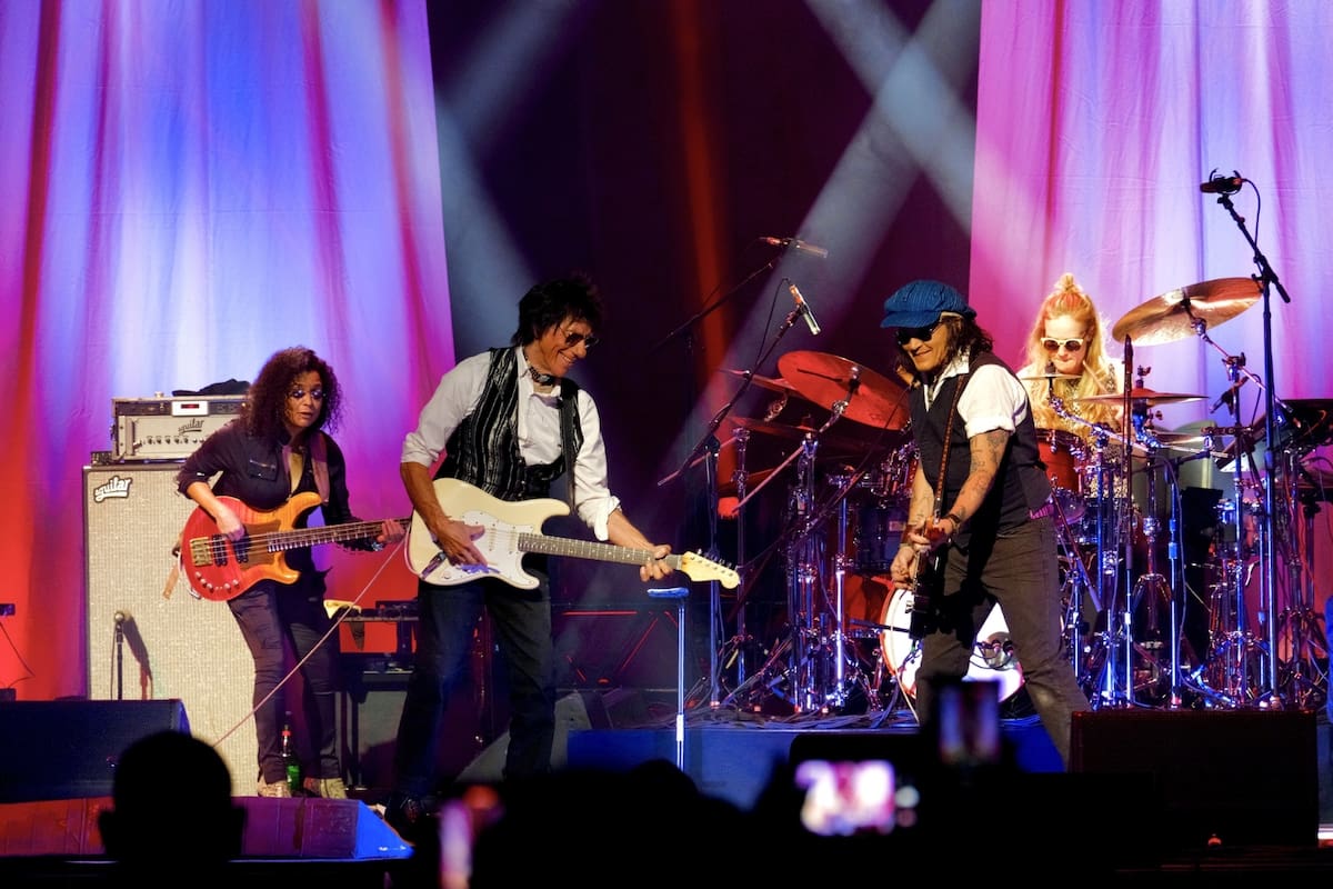 Jeff Beck y Johnny Depp realizaron una gira juntos el año pasado - Créditos: Facebook