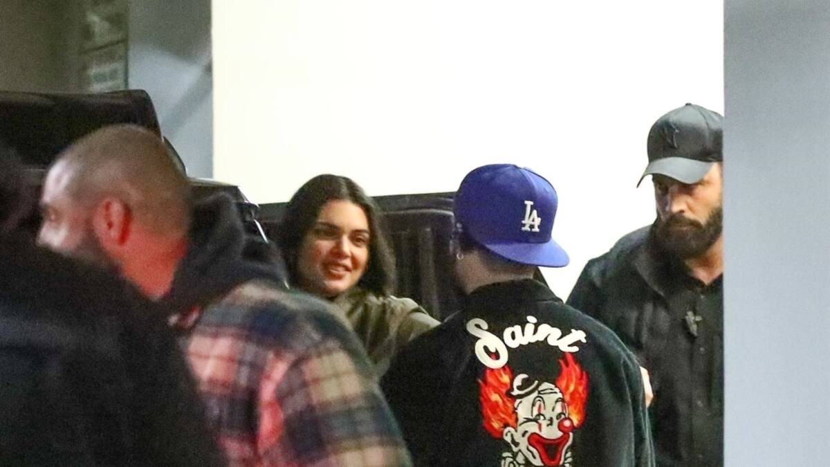 Kendall Jenner y Bad Bunny van en serio: fueron vistos al salir del after party del Óscar