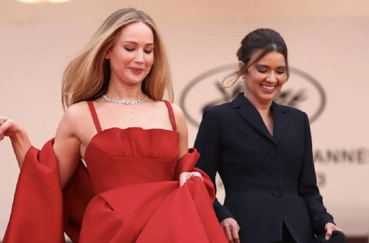 Jeniffer Lawrence rompe el protocolo en Cannes y se presenta en la alfombra roja ¡en chanclas!