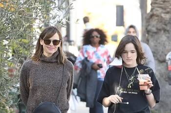 Seraphina vuelve a mostrar su notable parecido con su padre Ben Affleck