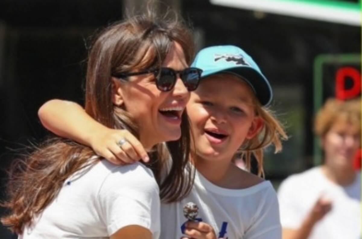 Jennifer Garner sale de paseo con su hijo sin accidentes de por medio, como ocurrió con Ben Affleck