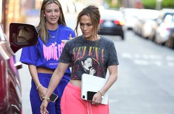 Jennifer López rindió homenaje a Selena Quintanilla: un tributo en el pecho 26 años después