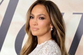 JLo da señales sobre cómo quiere que sea su vestido de novia