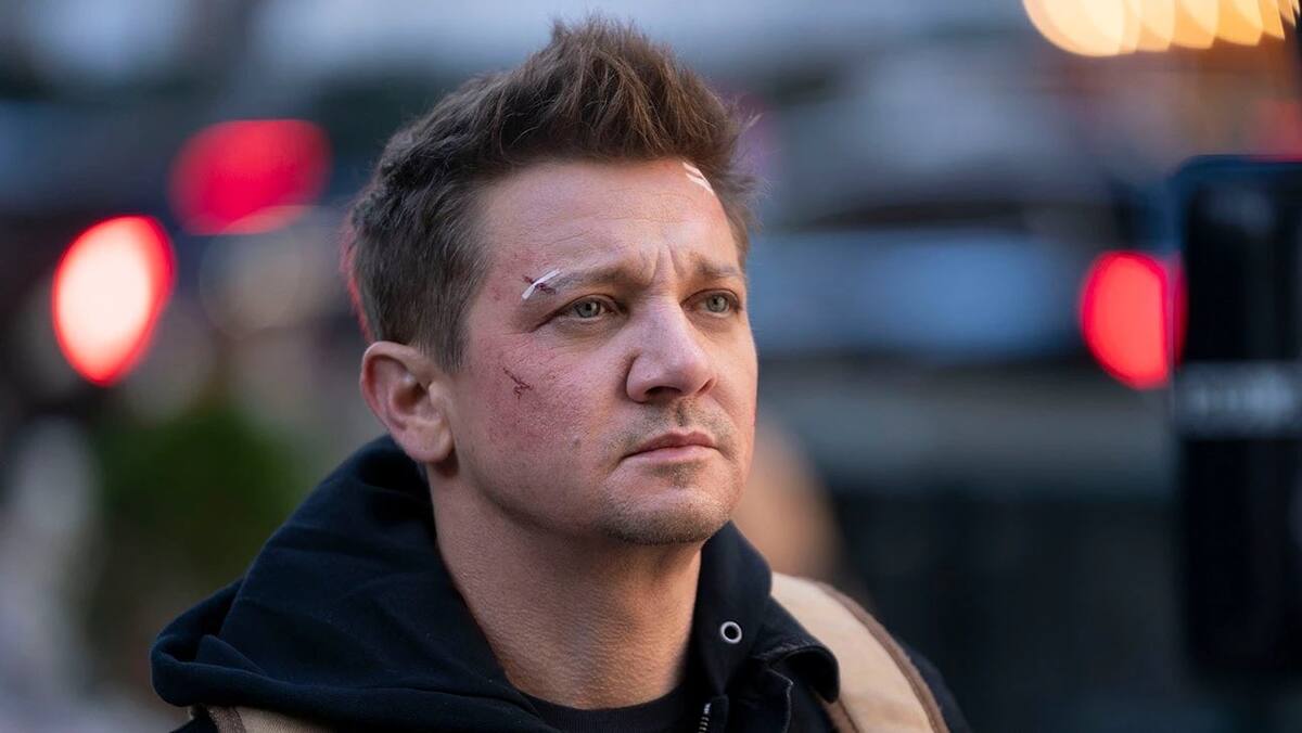 Jeremy Renner fue aplastado por una quitanieves de seis toneladas mientras iba a rescatar a una persona que estaba varada - Créditos: Twitter