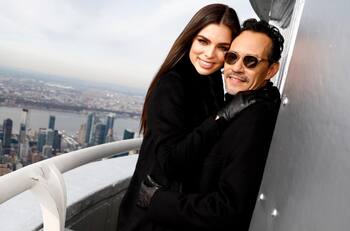 Embarazo de Nadia Ferreira y continuos viajes en avión generan controversia por salud de la modelo