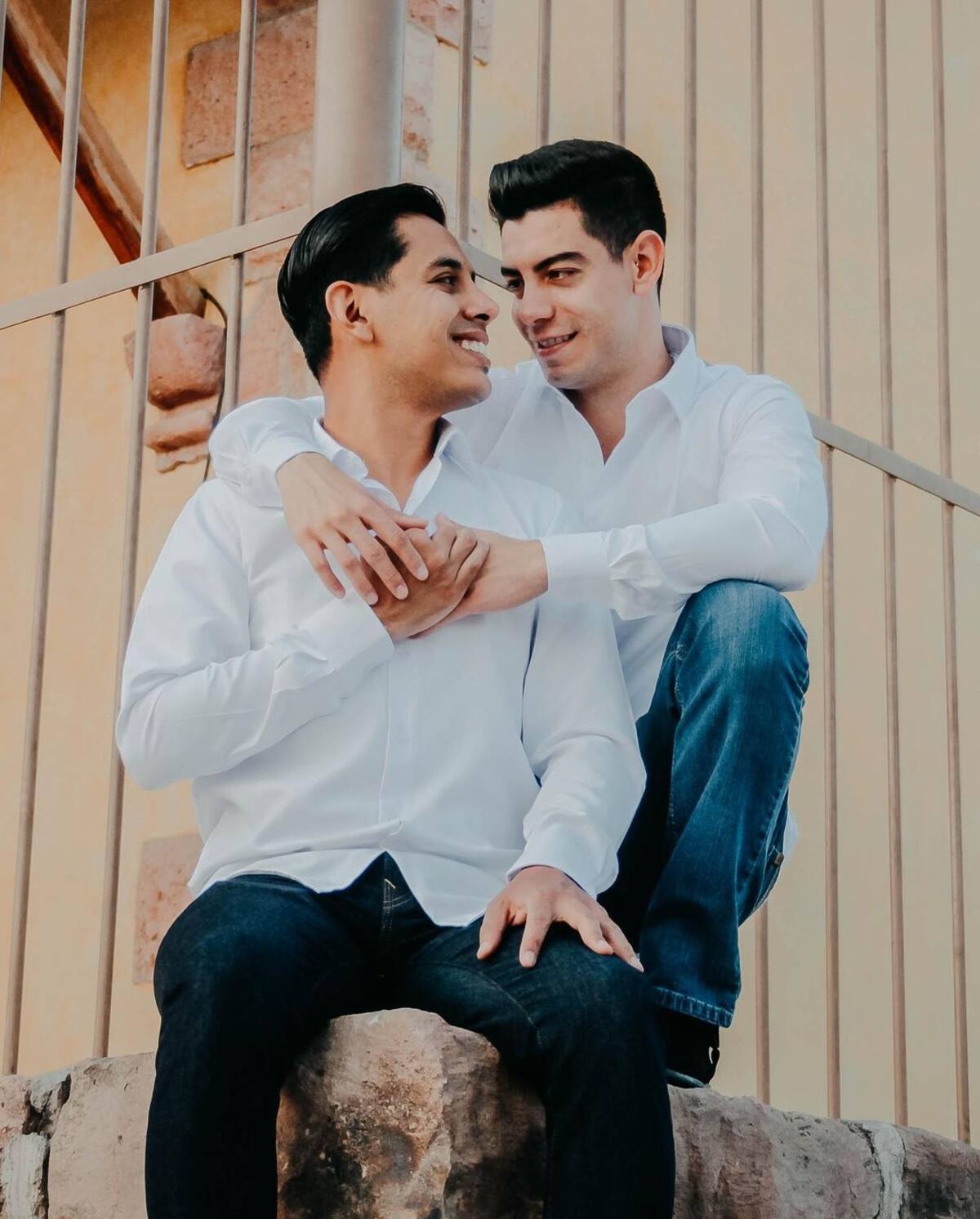 Jhonny Caz se divierte junto a su prometido - Créditos: Instagram