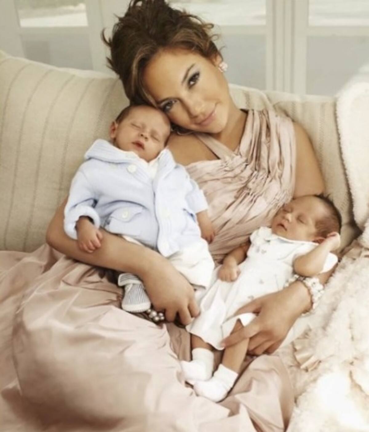 Jlo festeja a sus mellizos por su cumpleaños 1 - Créditos: Instagram @jlo.source