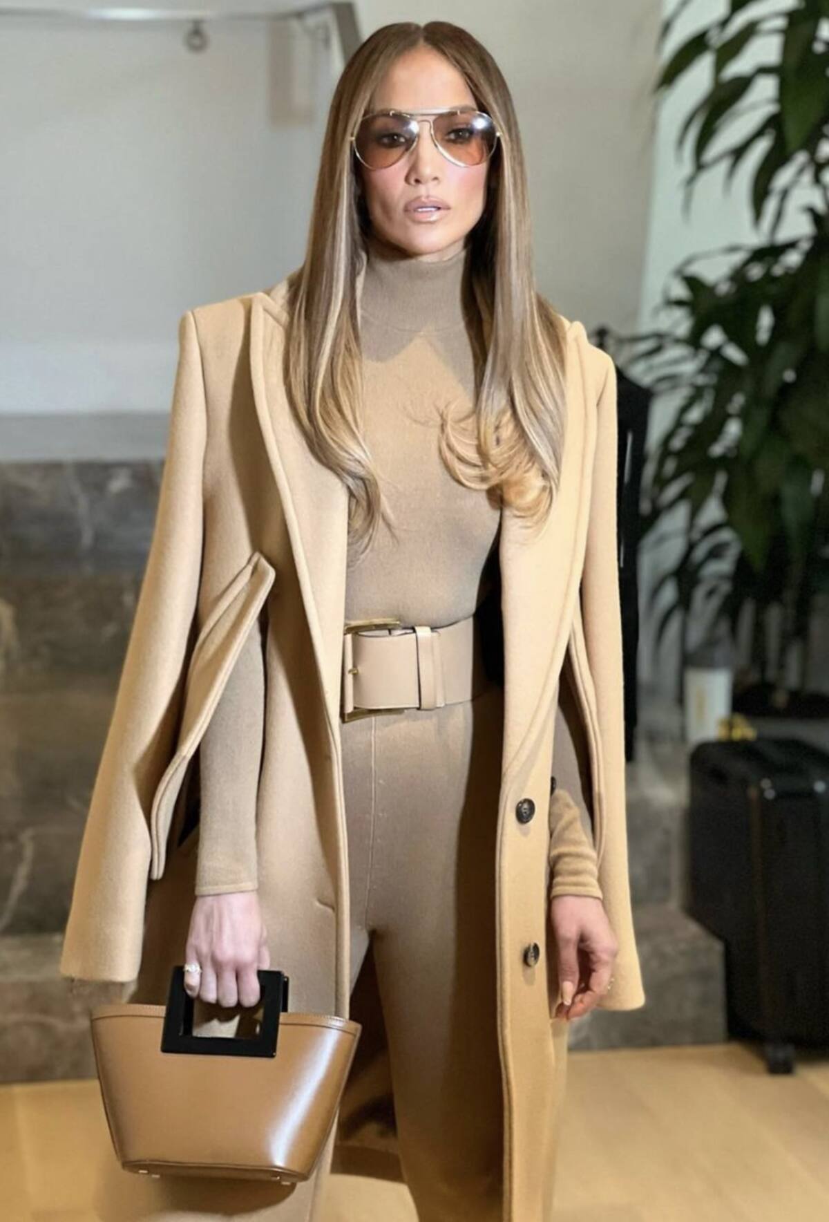 JLo luce su figura con minifalda y zapatos de impacto - Créditos: Instagram