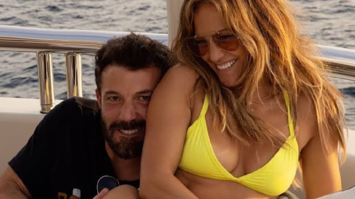 JLo y Ben Affleck comparten tierno beso en medio de una supuesta crisis matrimonial