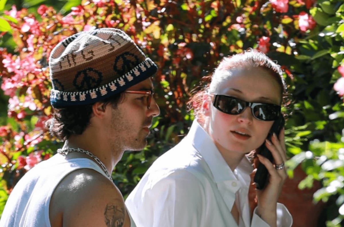 Sophie Turner luce su baby bump durante un romántico paseo con Joe Jonas