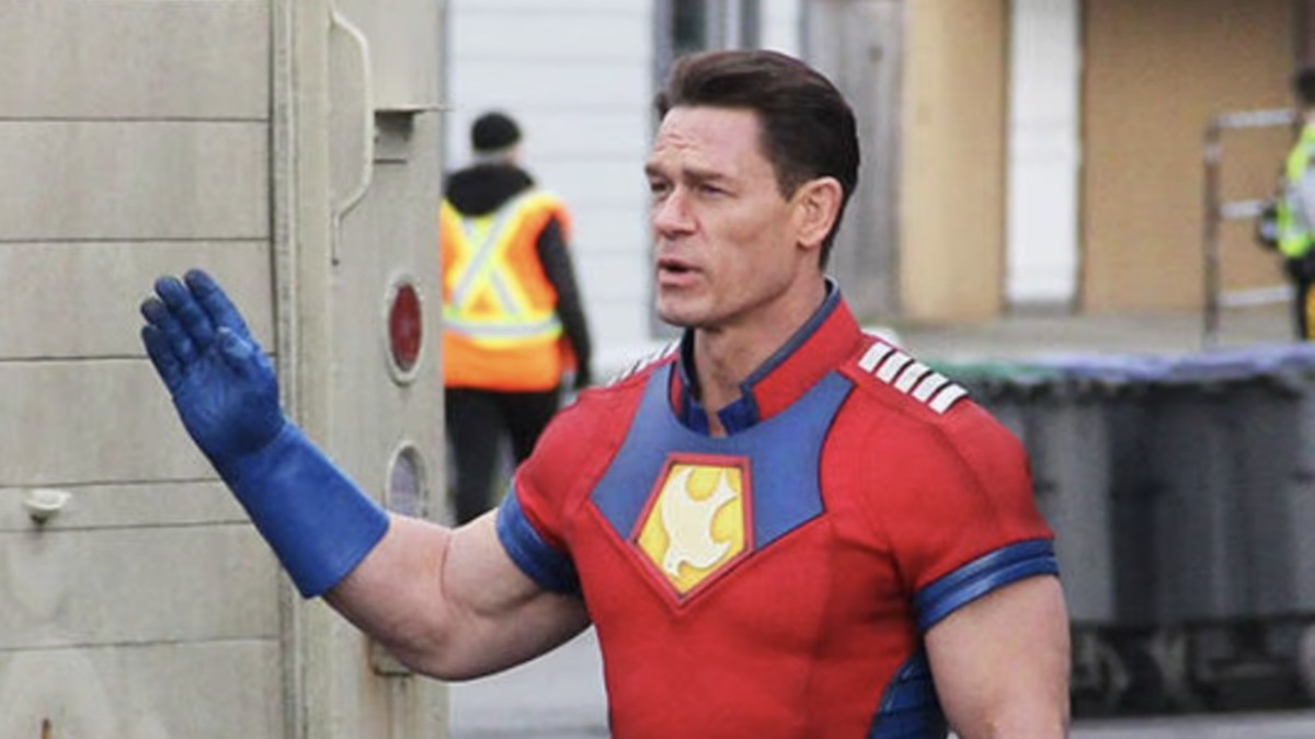 John Cena es captado en mini falda, tacones y medias y causa confusión entre sus fans