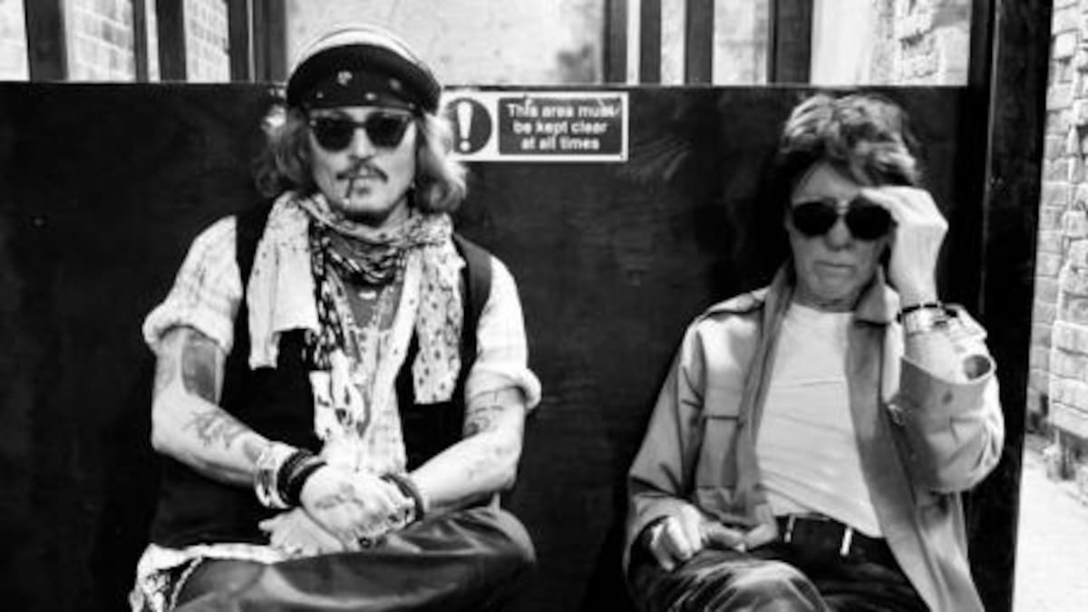 Johnny Depp termina su duelo para reaparecer y dar el último adiós a su gran amigo Jeff Beck