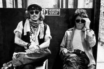 Johnny Depp termina su duelo para reaparecer y dar el último adiós a su gran amigo Jeff Beck