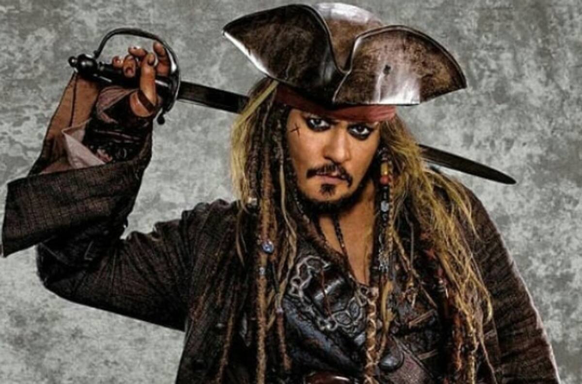 Johnny Depp deja atrás a Jack Sparrow para dar vida Luis XV en la pantalla grande