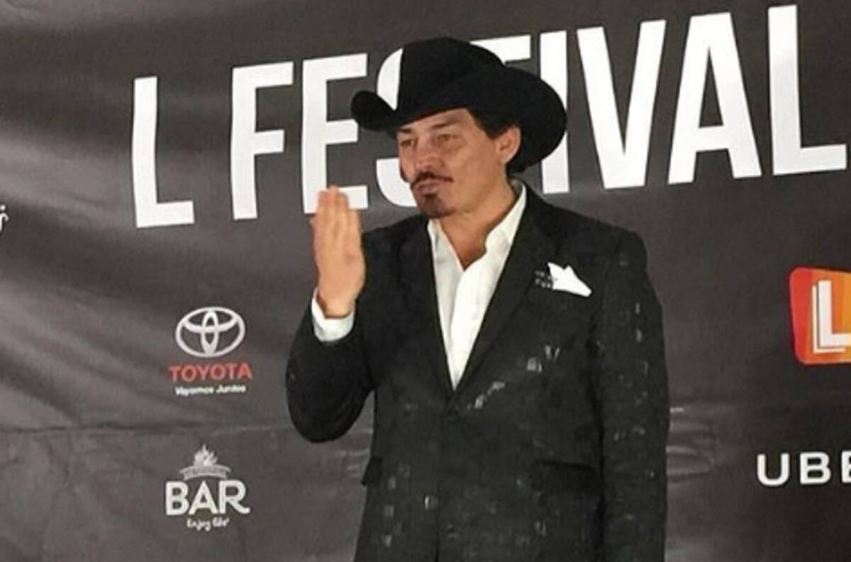José Manuel Figueroa se enoja por escultura en honor a su padre Joan Sebastian
