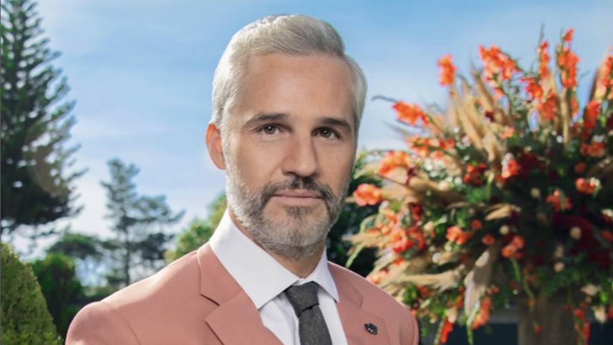 Juan Pablo Medina rompe el silencio sobre amputación de su pierna y posa con su prótesis