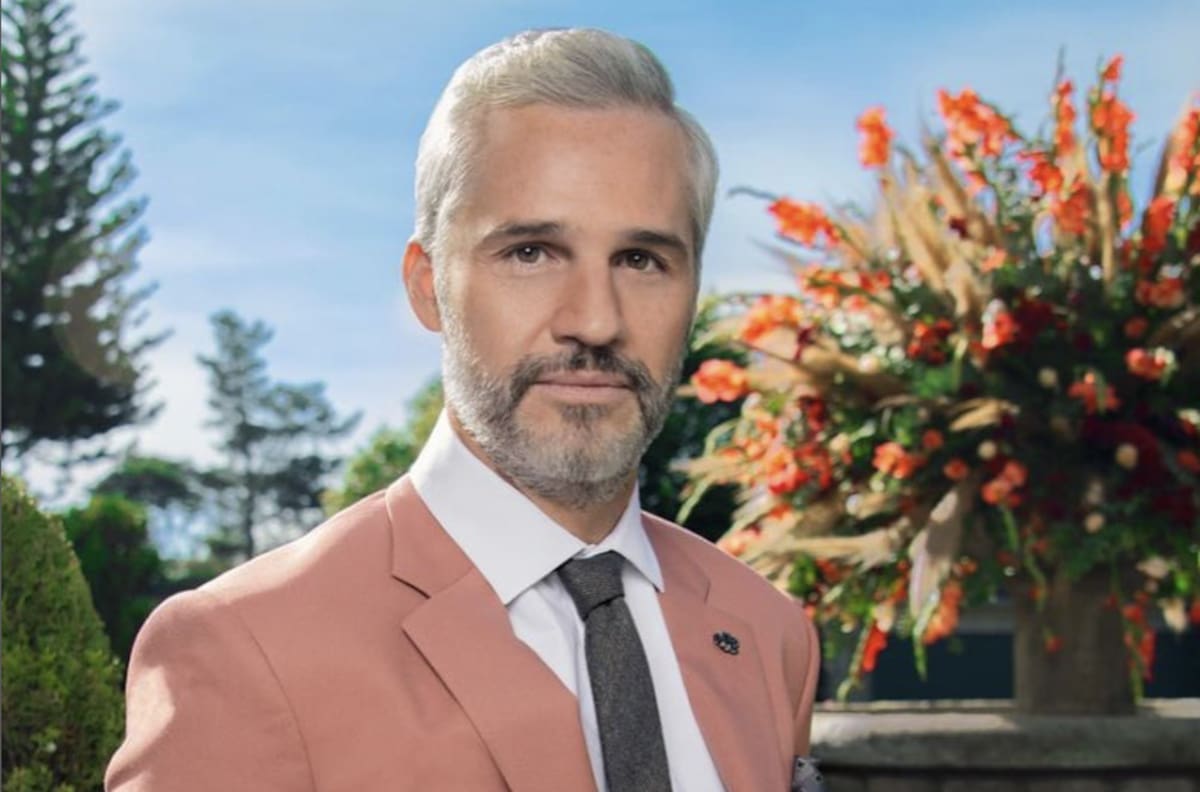 Juan Pablo Medina rompe el silencio sobre amputación de su pierna y posa con su prótesis