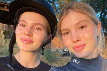 Julio Iglesias levantó permiso a gemelas para usar redes sociales pero solo Victoria las ocupa