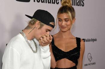 Justin Bieber entrevistó a su esposa Hailey para Vogue y le hizo preguntas que la incomodaron