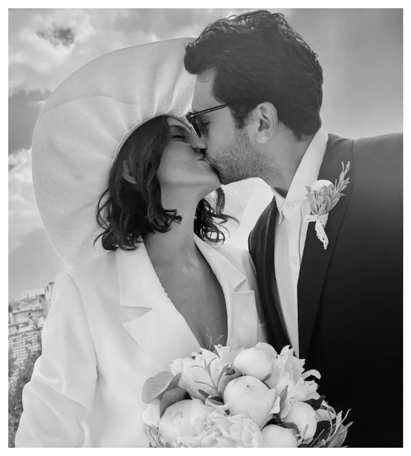 Kaan Urgancıoğlu y Burcu Denizer se casaron por el civil este miércoles, luego de dos años de relación.