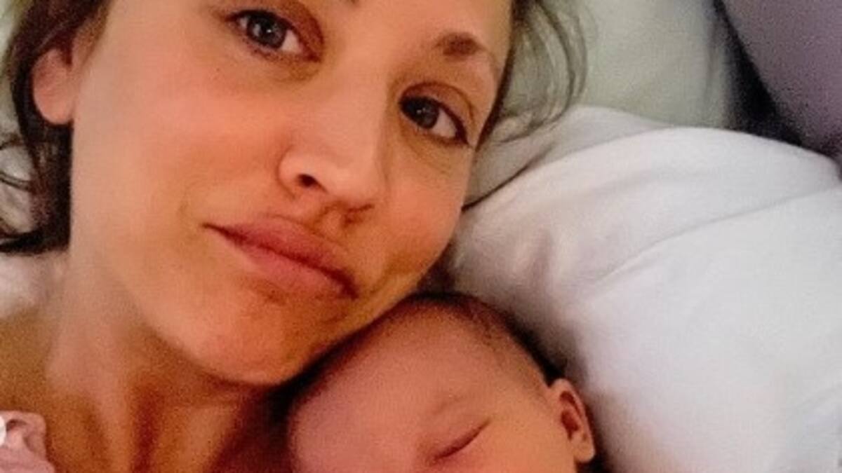 Kaley Cuoco publica fotografías de la bebé que tuvo gracias a un milagro