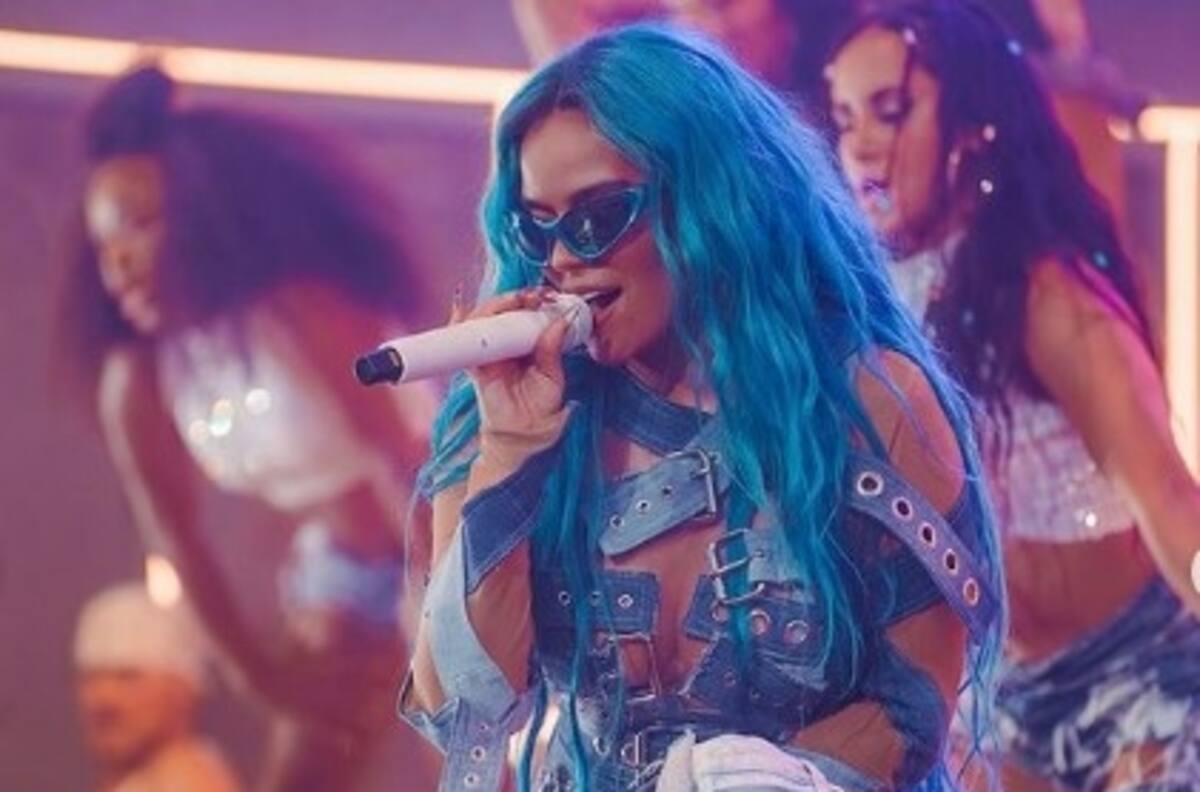 Karol G adelanta nueva canción y fans sospechan que Bad Bunny es la segunda voz