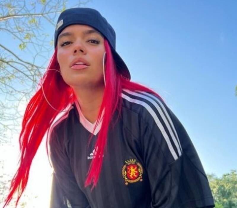 Karol G denunció a famosa revista por indignante edición de su cara y cuerpo en una foto - Créditos: Instagram