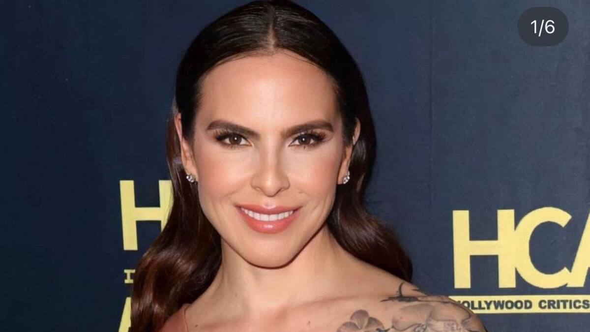 Kate del Castillo acapara las miradas con su outfit asimétrico en tonos pastel