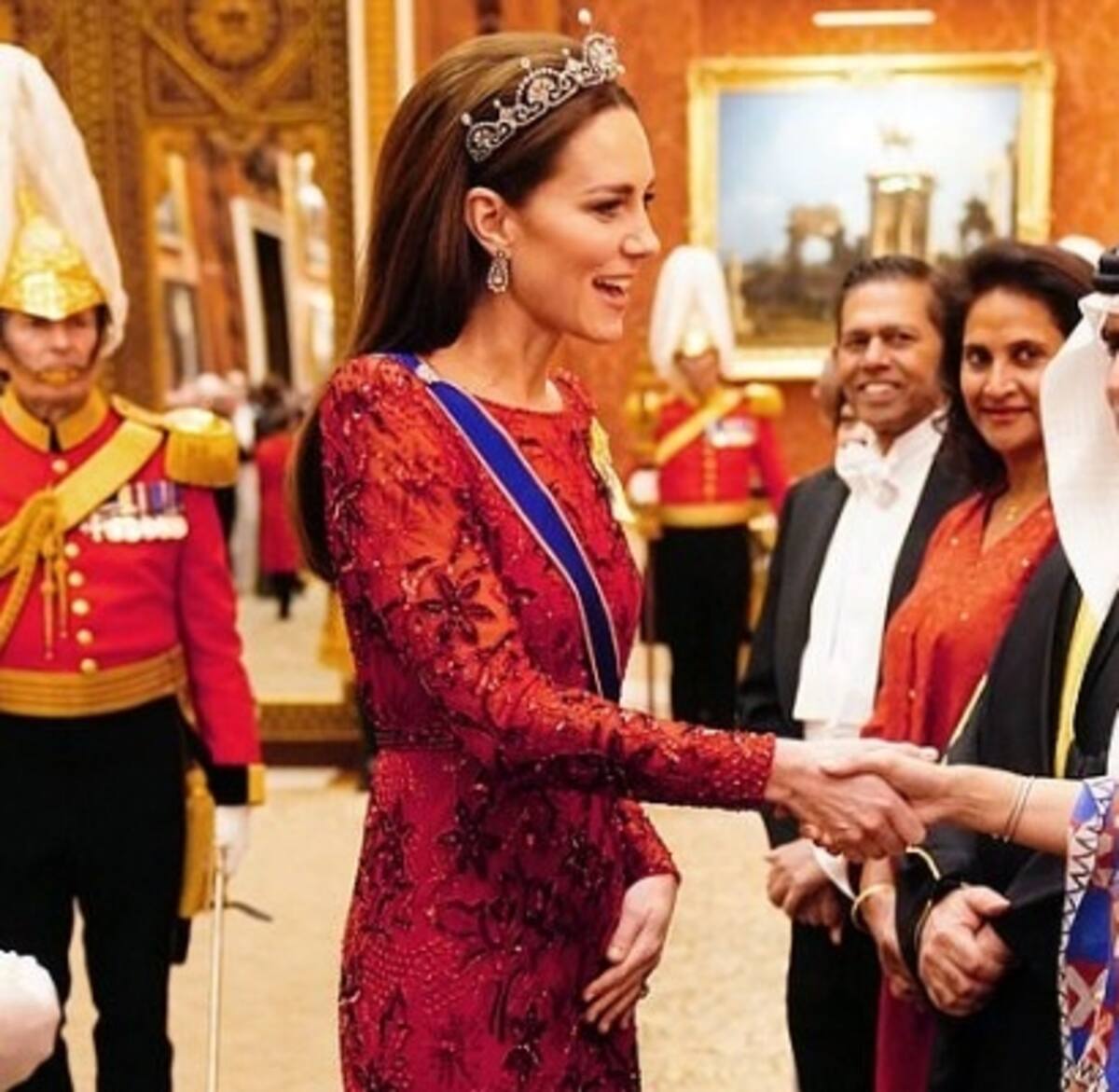 Kate Middleton deslumbró con sus vestidos y sus joyas. - Créditos: Daily Mail