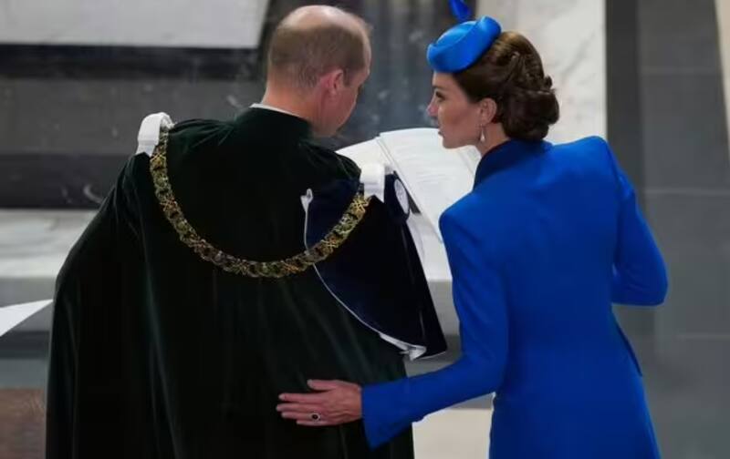 La próxémica entre Kate Middleton y su esposo indica que se tienen mucho afecto y que la intimidad entre ellos es muy cómoda.