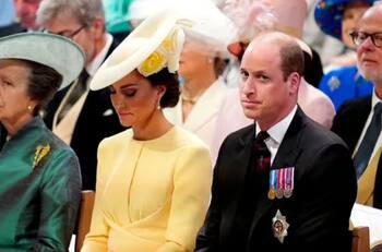 ¡Para morir de amor! El príncipe William y Kate tienen un gesto romántico en medio de la solemnidad de la realeza