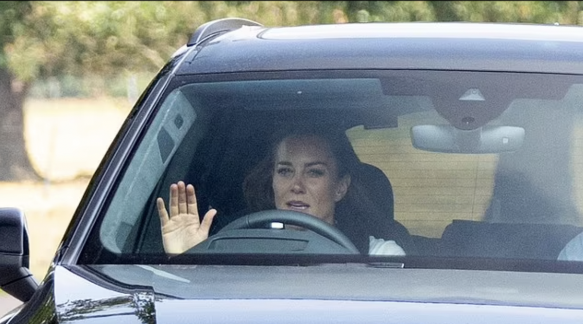 Kate Middleton lució muy relajada en su primer fin de semana en su nuevo hogar. - Créditos: Daily Mail