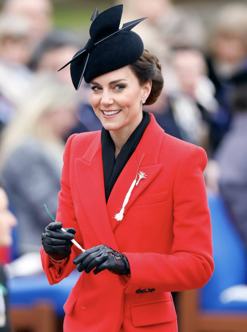 Kate Middleton usa un broche con conexión a la reina Isabel II - Créditos: Page Six