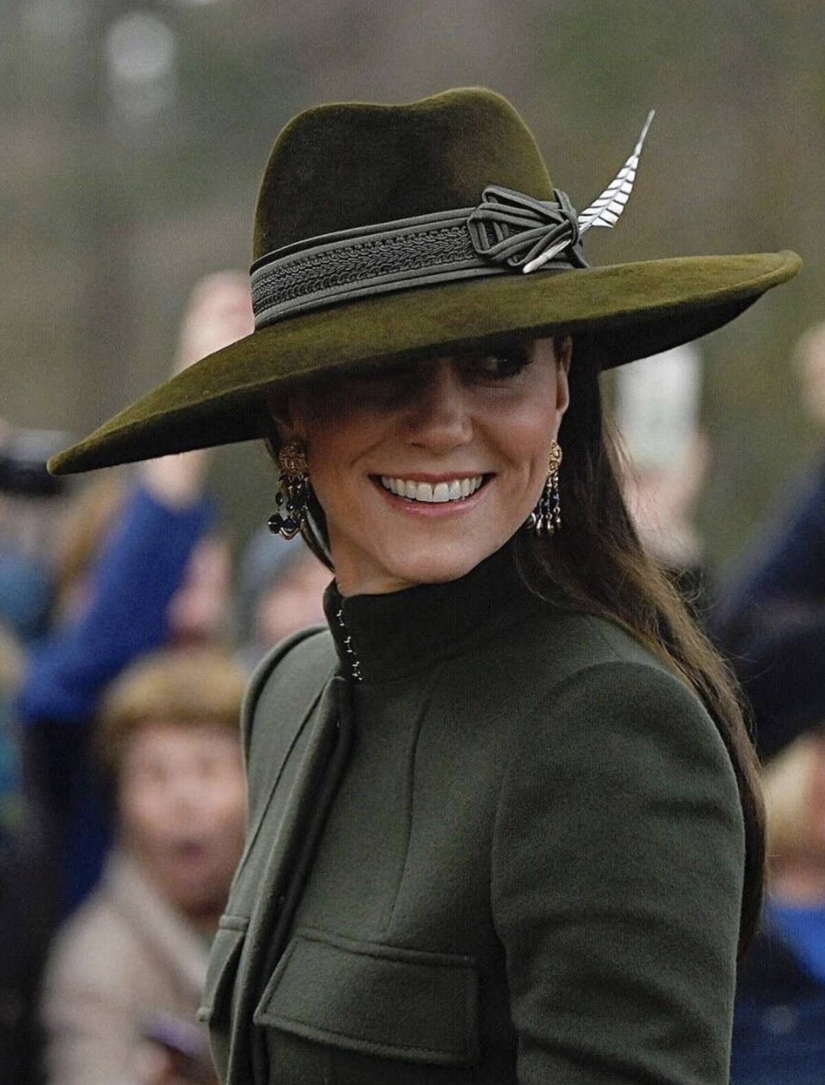 Kate Middleton usó un abrigo verde de Alexander McQueen. - Créditos: Instagram