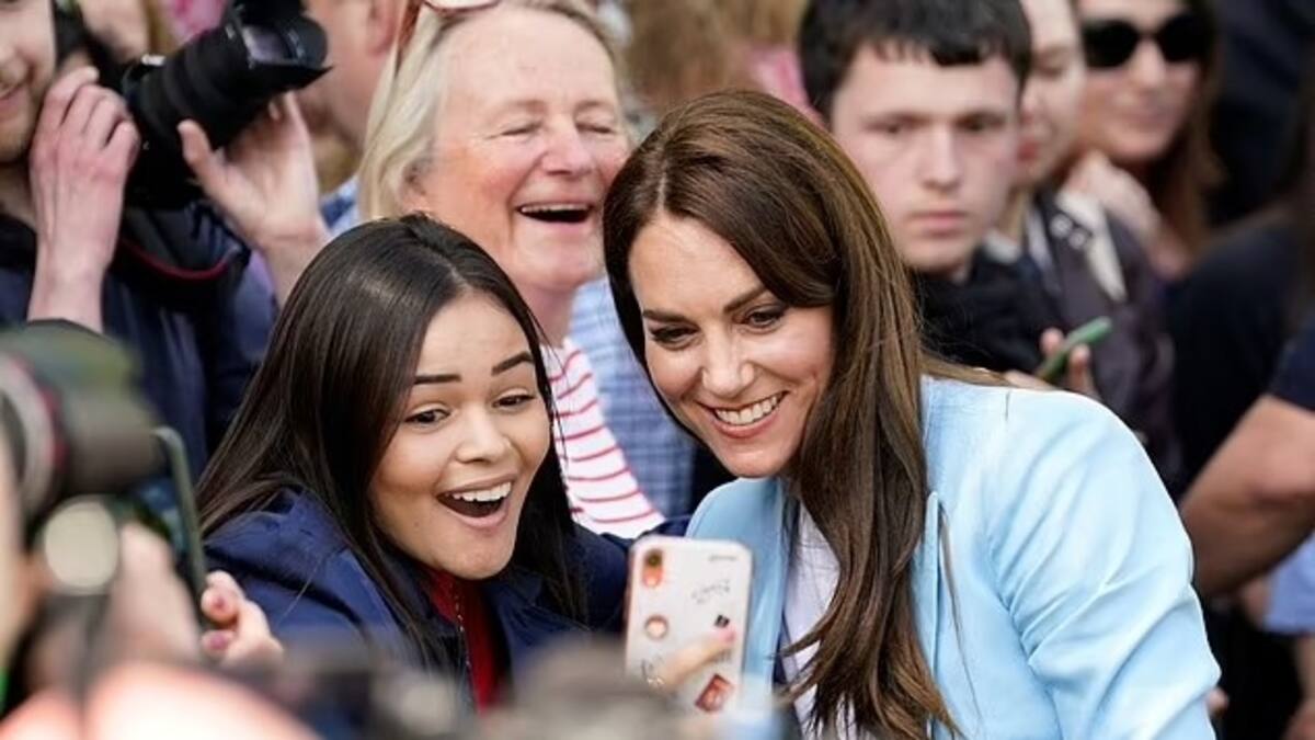 Kate Middleton vivió tenso momento cuando una fan la agarró por el cabello para una selfie