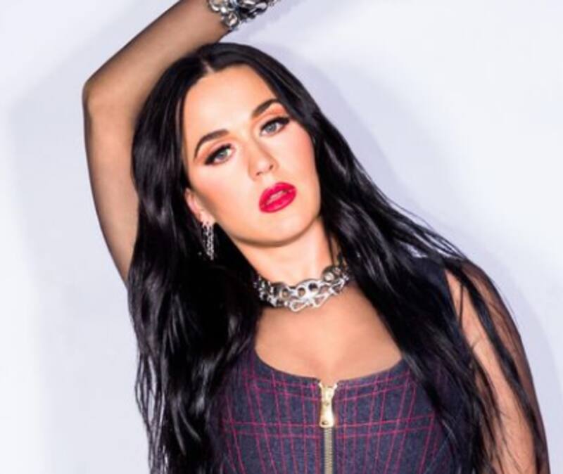 Katy Perry luce elegante vestido en honor al Super Bowl - Créditos: Instagram