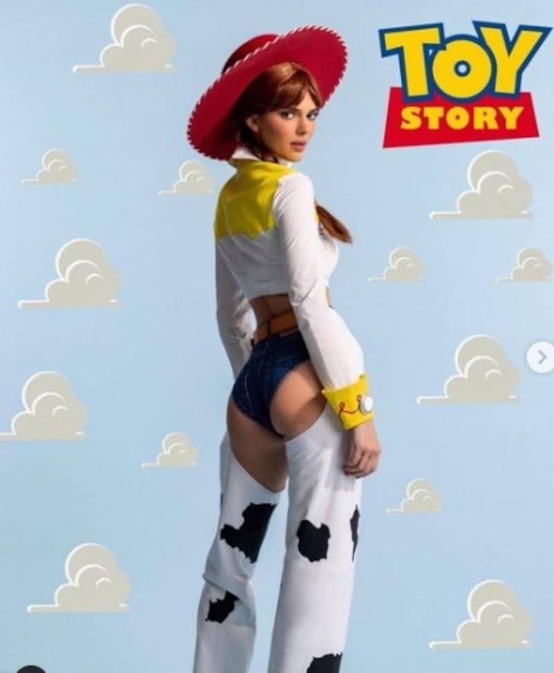 Kendall Jenner impacta para Halloween con disfraz de vaquera de Toy Story - Créditos: Instagram
