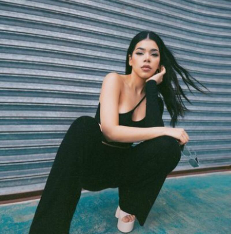 Kenia Os denuncia que sufrió acoso extremo de sus fans en un hotel en Torreón - Créditos: Instagram