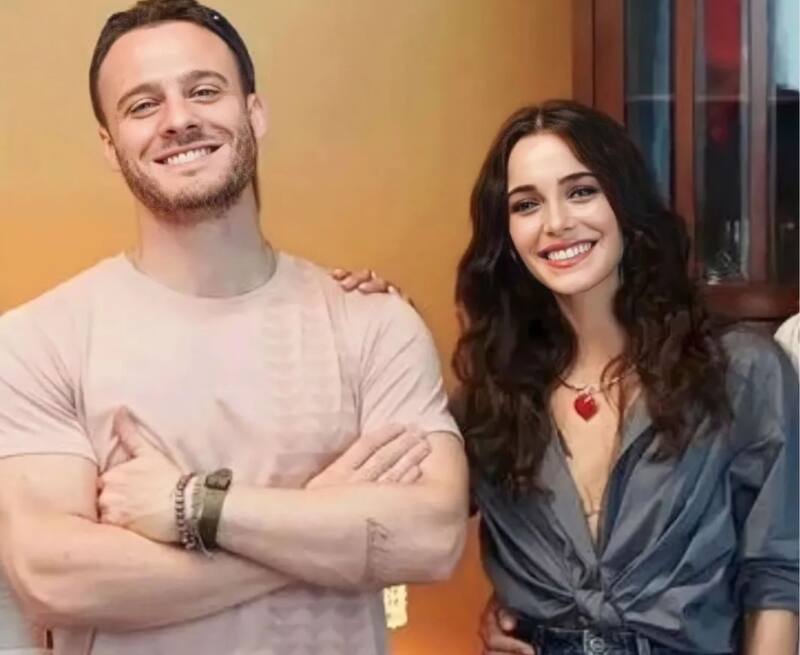 Los protagonistas de Gün Işıkım (Mi amanecer): Kerem Bürsin y Hafsanur Sancaktutan.