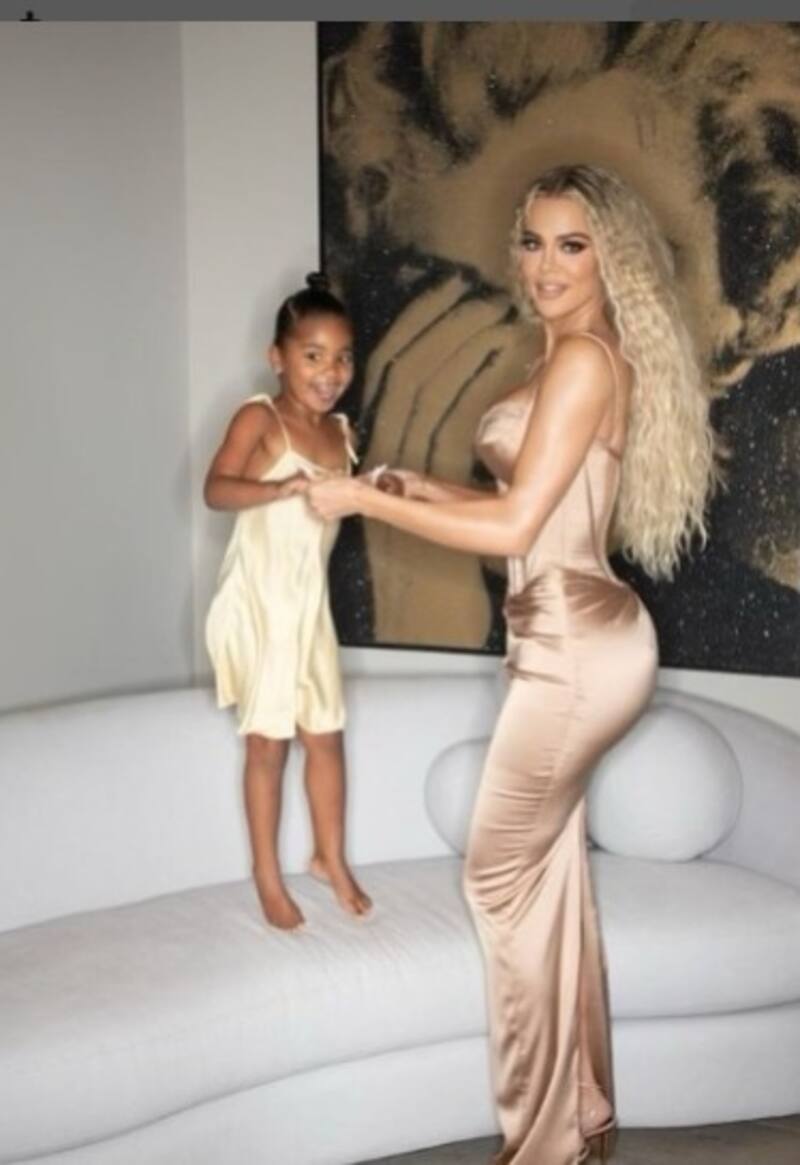 Khloé Kardashian admite haber editado fotos de True - Créditos: Instagram @khloekardashian