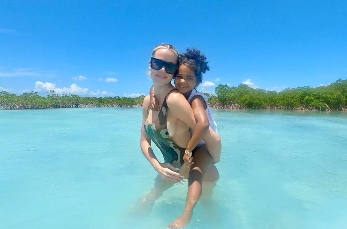 Khloé Kardashian demuestra la conexión que hay entre True y el recién nacido en día familiar