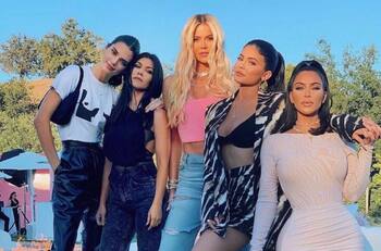 Khloé Kardashian hace un emotivo homenaje a sus hermanas con fotos y videos inéditos