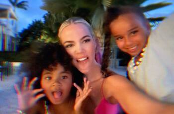 Bebé de Khloé Kardashian habría aparecido en las redes de la socialité